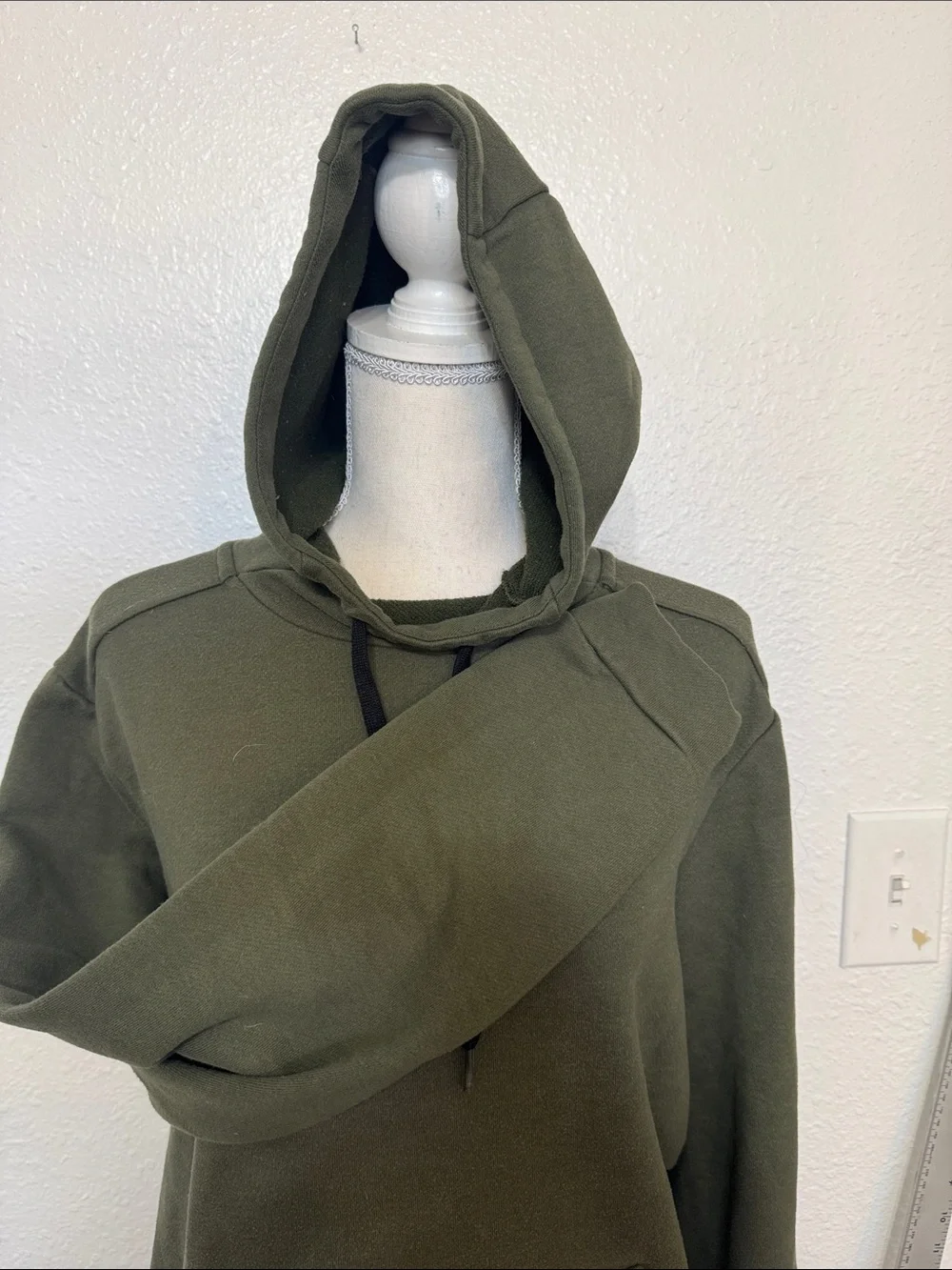 Nike Men's Olive Pullover Hoodie with Black Swoosh Size Medium CJ4321-325 Dr-Fit